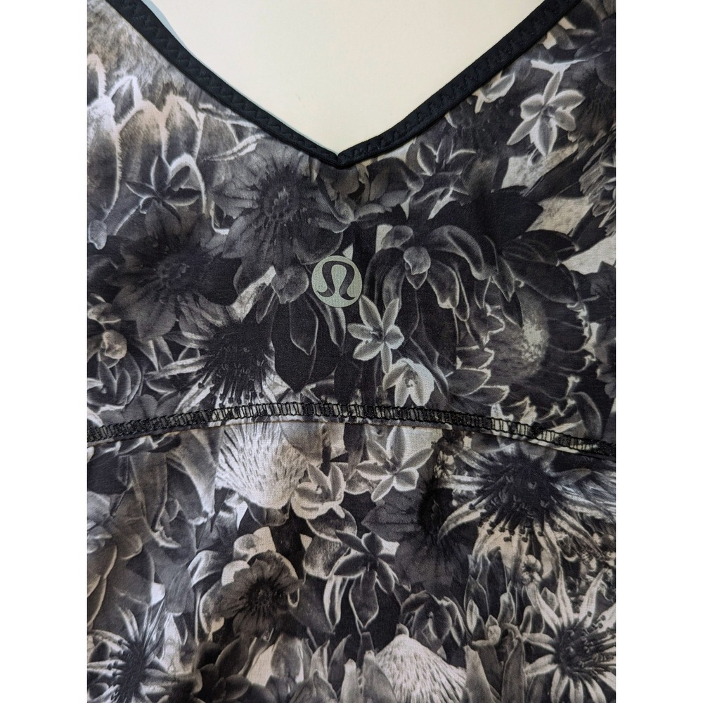 Lululemon Spring Bloom Multi 2-Piece Set Sculpt Tank & Skirt Size 10 EUC - Picture 4 of 14